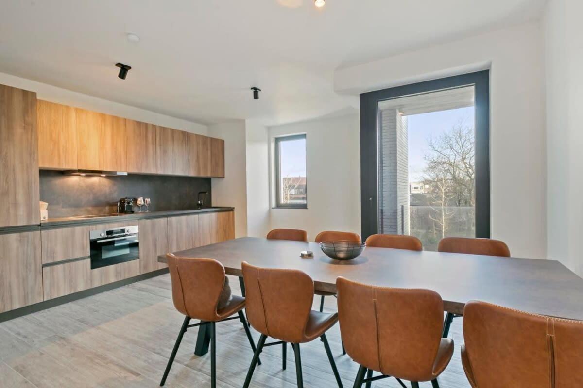 Huswell - Spacious 3 Bedroom With Private Garage