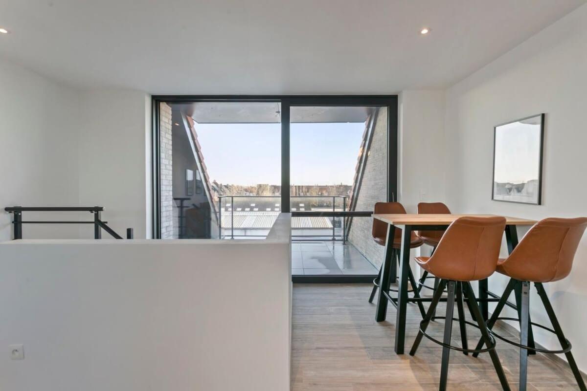 Huswell - Spacious 3 Bedroom With Private Garage
