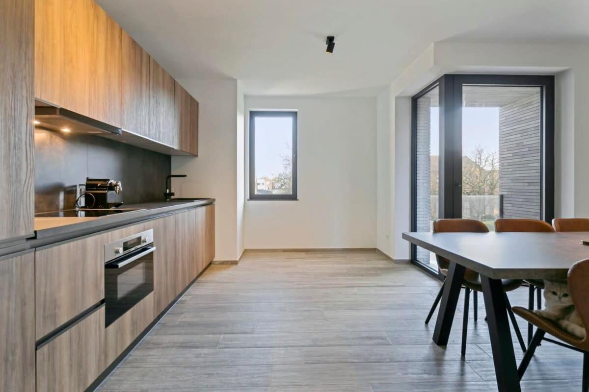 Huswell - Spacious 3 Bedroom With Private Garage Knokke-Heist