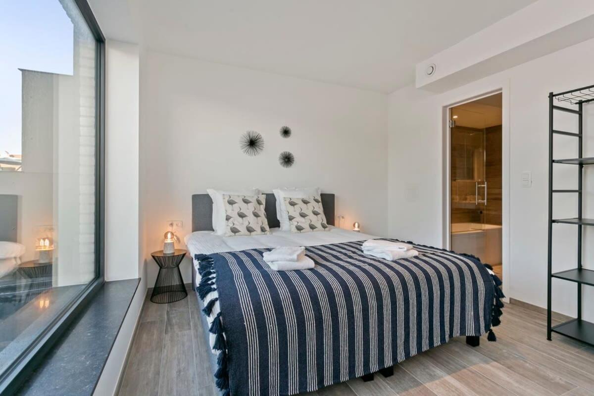 Huswell - Spacious 3 Bedroom With Private Garage Apartment